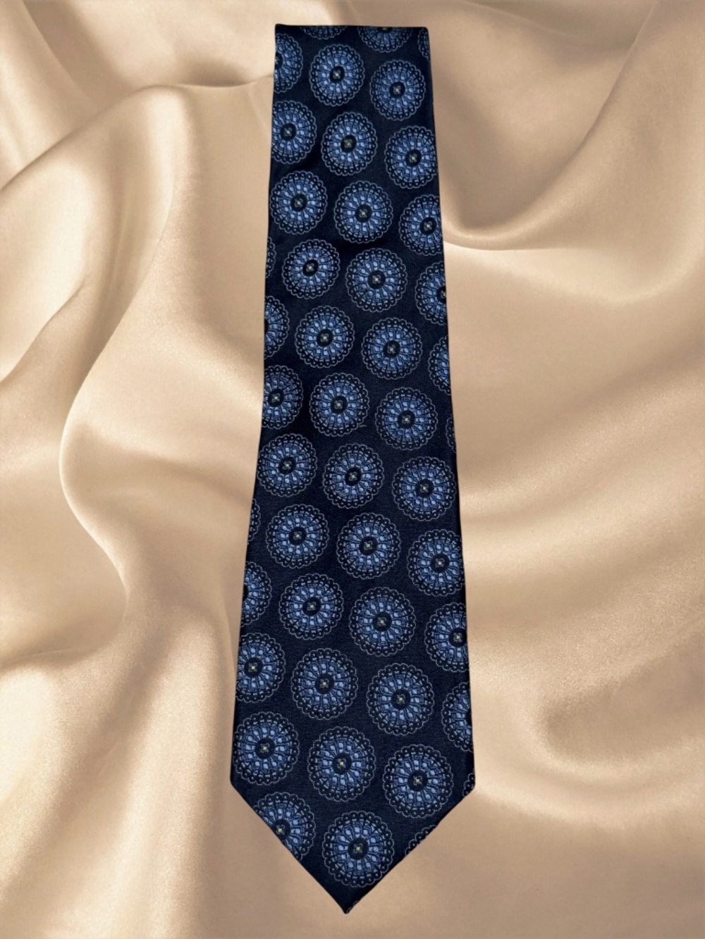BANANA REPUBLIC Navy/Blues Silk Tie Great Design Worn Once